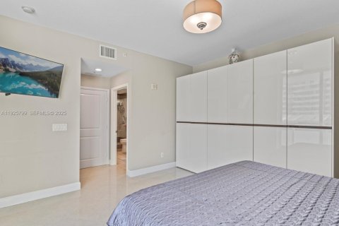 Купить кондоминиум в Халландейл-Бич, Флорида 2 спальни, 92.81м2, № 1984421 - фото 19