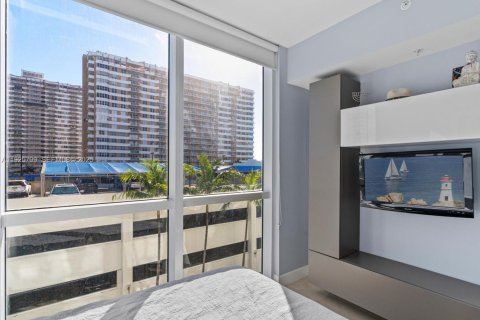 Купить кондоминиум в Халландейл-Бич, Флорида 2 спальни, 92.81м2, № 1984421 - фото 12