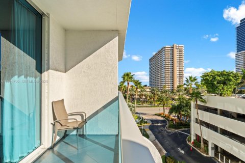 Купить кондоминиум в Халландейл-Бич, Флорида 2 спальни, 92.81м2, № 1984421 - фото 24