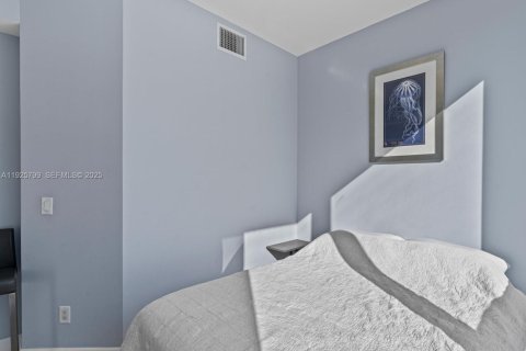 Купить кондоминиум в Халландейл-Бич, Флорида 2 спальни, 92.81м2, № 1984421 - фото 14