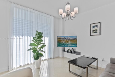 Купить кондоминиум в Халландейл-Бич, Флорида 2 спальни, 92.81м2, № 1984421 - фото 3