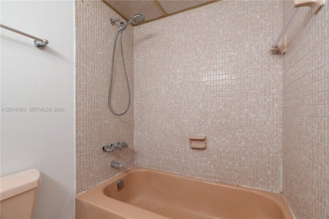 Copropriété à louer à Miami, Floride: 2 chambres, 57.04 m2 № 2076370 - photo 18