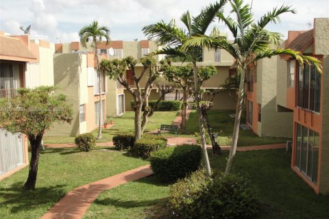 Copropriété à louer à Miami, Floride: 2 chambres, 57.04 m2 № 2076370 - photo 2