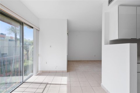 Copropriété à louer à Miami, Floride: 2 chambres, 57.04 m2 № 2076370 - photo 9