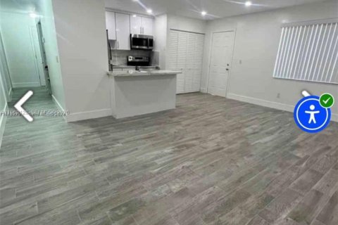 Villa ou maison à louer à Sweetwater, Floride: 3 chambres, 170.66 m2 № 2024825 - photo 3