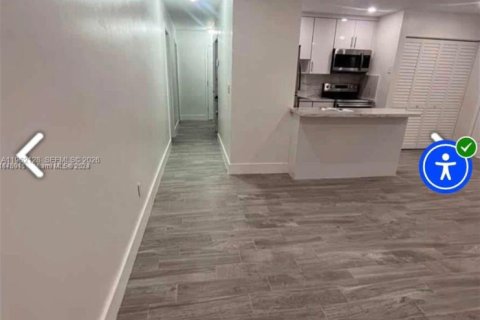 Villa ou maison à louer à Sweetwater, Floride: 3 chambres, 170.66 m2 № 2024825 - photo 5