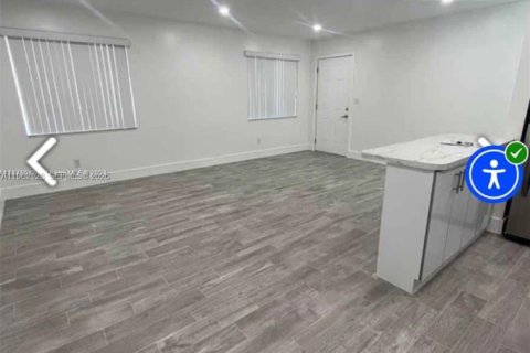 Villa ou maison à louer à Sweetwater, Floride: 3 chambres, 170.66 m2 № 2024825 - photo 4