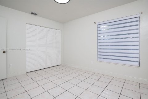 Купить виллу или дом в Майами, Флорида 3 спальни, 94.3м2, № 1971229 - фото 14