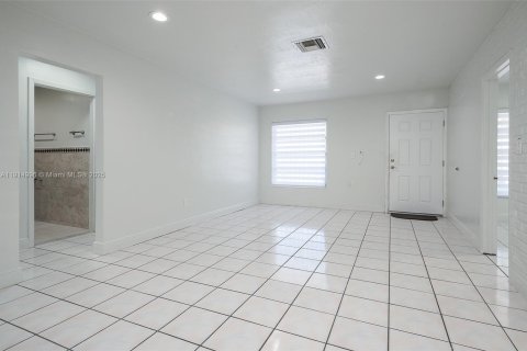 Купить виллу или дом в Майами, Флорида 3 спальни, 94.3м2, № 1971229 - фото 5