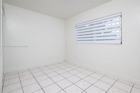 Купить виллу или дом в Майами, Флорида 3 спальни, 94.3м2, № 1971229 - фото 15