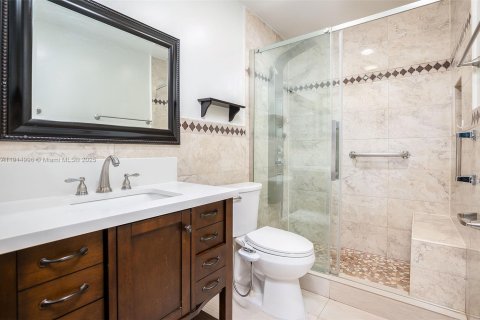 Купить виллу или дом в Майами, Флорида 3 спальни, 94.3м2, № 1971229 - фото 12