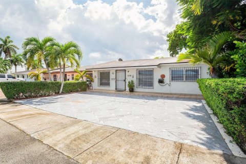 Купить виллу или дом в Майами, Флорида 3 спальни, 94.3м2, № 1971229 - фото 3