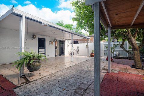 Купить виллу или дом в Майами, Флорида 3 спальни, 94.3м2, № 1971229 - фото 21