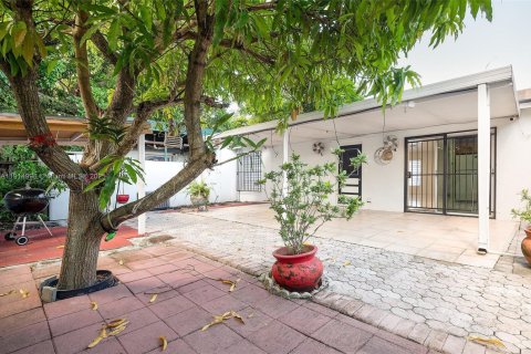 Купить виллу или дом в Майами, Флорида 3 спальни, 94.3м2, № 1971229 - фото 22