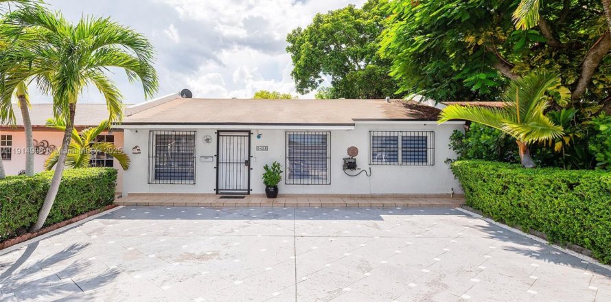 Дом в Майами, Флорида 3 спальни, 94.3м2 № 1971229