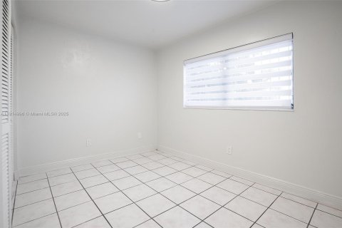 Купить виллу или дом в Майами, Флорида 3 спальни, 94.3м2, № 1971229 - фото 16