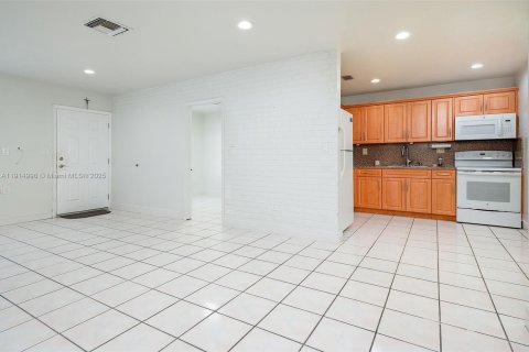 Купить виллу или дом в Майами, Флорида 3 спальни, 94.3м2, № 1971229 - фото 8