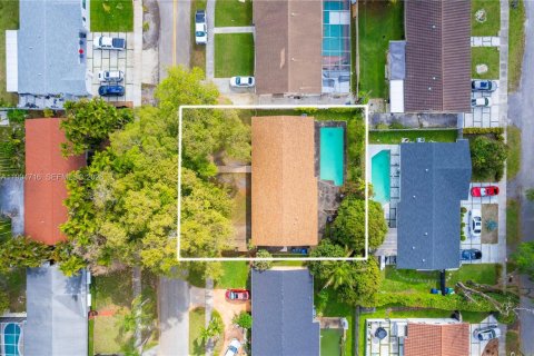 House in Miami, Florida 3 bedrooms, 198.72 sq.m. № 2062713 - photo 3