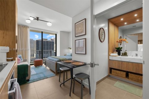 Estudio en el Condominio en Miami, Florida  № 2026410