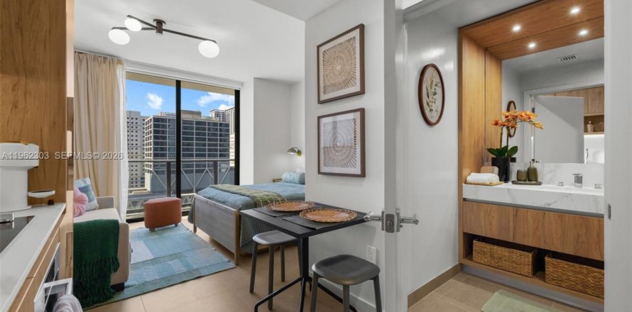 Estudio en el Condominio en Miami, Florida  № 2026410