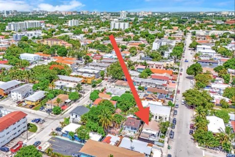 Villa ou maison à vendre à Miami, Floride: 2 chambres, 52.12 m2 № 1814929 - photo 9