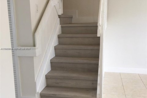 Touwnhouse à louer à Homestead, Floride: 4 chambres, 160.54 m2 № 2178173 - photo 7