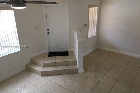 Touwnhouse à louer à Homestead, Floride: 4 chambres, 160.54 m2 № 2178173 - photo 2
