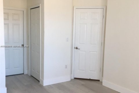 Touwnhouse à louer à Homestead, Floride: 4 chambres, 160.54 m2 № 2178173 - photo 12