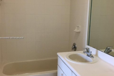 Touwnhouse à louer à Homestead, Floride: 4 chambres, 160.54 m2 № 2178173 - photo 11
