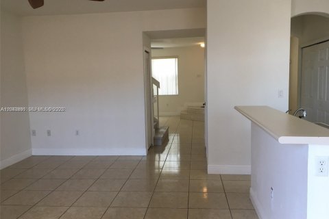 Touwnhouse à louer à Homestead, Floride: 4 chambres, 160.54 m2 № 2178173 - photo 6
