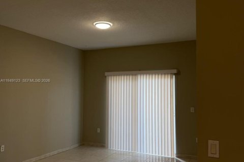 Condo in Doral, Florida, 2 bedrooms  № 2005092 - photo 8