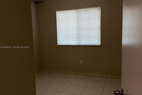 Condo in Doral, Florida, 2 bedrooms  № 2005092 - photo 5