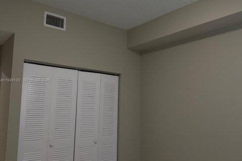 Condo in Doral, Florida, 2 bedrooms  № 2005092 - photo 6