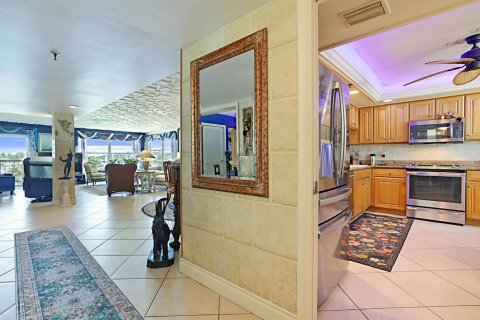 Condo in North Palm Beach, Florida, 3 bedrooms  № 2173648 - photo 11