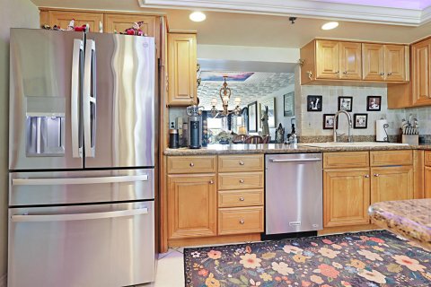 Condo in North Palm Beach, Florida, 3 bedrooms  № 2173648 - photo 14