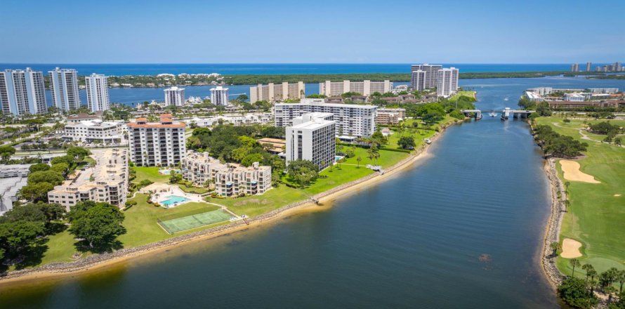 Condo in North Palm Beach, Florida, 3 bedrooms  № 2173648