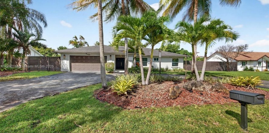 Villa ou maison à Palmetto Bay, Floride 3 chambres, 207.08 m2 № 1946573