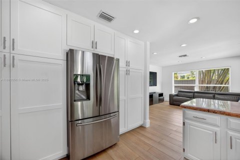Villa ou maison à vendre à Palmetto Bay, Floride: 3 chambres, 207.08 m2 № 1946573 - photo 21