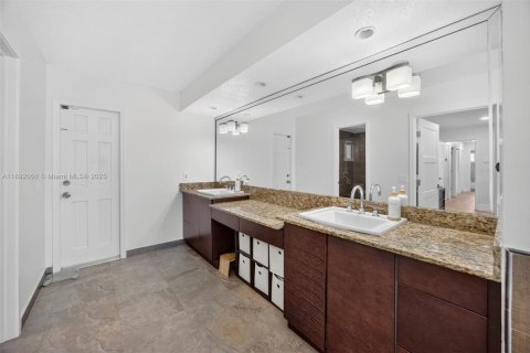 Villa ou maison à vendre à Palmetto Bay, Floride: 3 chambres, 207.08 m2 № 1946573 - photo 24