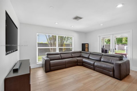 Villa ou maison à vendre à Palmetto Bay, Floride: 3 chambres, 207.08 m2 № 1946573 - photo 13
