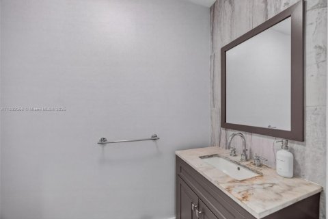 Villa ou maison à vendre à Palmetto Bay, Floride: 3 chambres, 207.08 m2 № 1946573 - photo 12