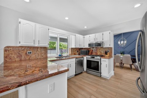 Villa ou maison à vendre à Palmetto Bay, Floride: 3 chambres, 207.08 m2 № 1946573 - photo 20