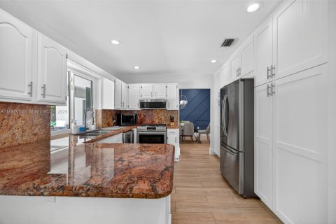 Villa ou maison à vendre à Palmetto Bay, Floride: 3 chambres, 207.08 m2 № 1946573 - photo 19