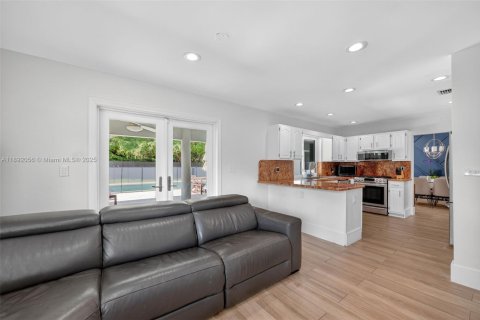 Villa ou maison à vendre à Palmetto Bay, Floride: 3 chambres, 207.08 m2 № 1946573 - photo 16