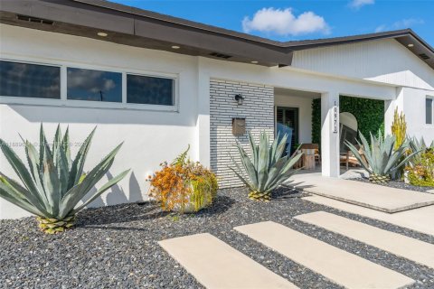Villa ou maison à louer à Miami, Floride: 3 chambres, 133.31 m2 № 1939166 - photo 1