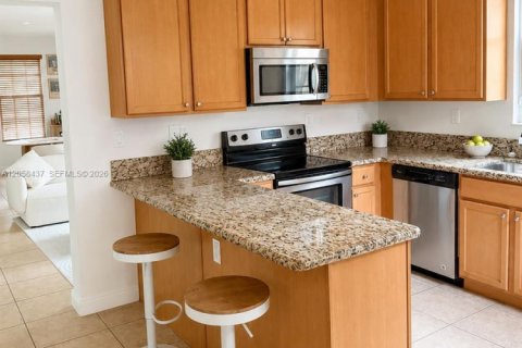 Touwnhouse à louer à Pembroke Pines, Floride: 3 chambres, 154.22 m2 № 2168756 - photo 6