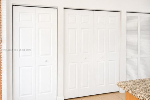Touwnhouse à louer à Pembroke Pines, Floride: 3 chambres, 154.22 m2 № 2168756 - photo 4
