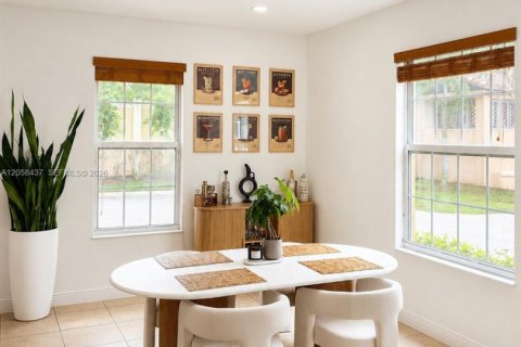 Touwnhouse à louer à Pembroke Pines, Floride: 3 chambres, 154.22 m2 № 2168756 - photo 11