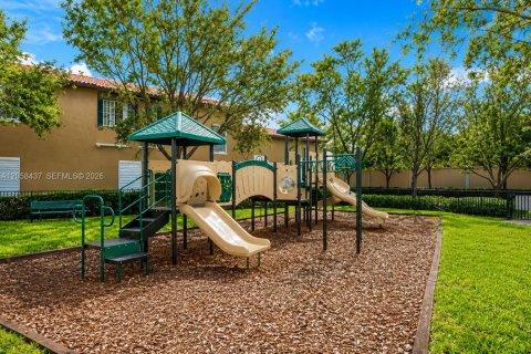 Touwnhouse à louer à Pembroke Pines, Floride: 3 chambres, 154.22 m2 № 2168756 - photo 25