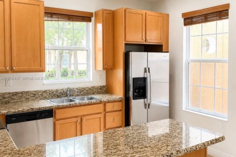 Touwnhouse à louer à Pembroke Pines, Floride: 3 chambres, 154.22 m2 № 2168756 - photo 7